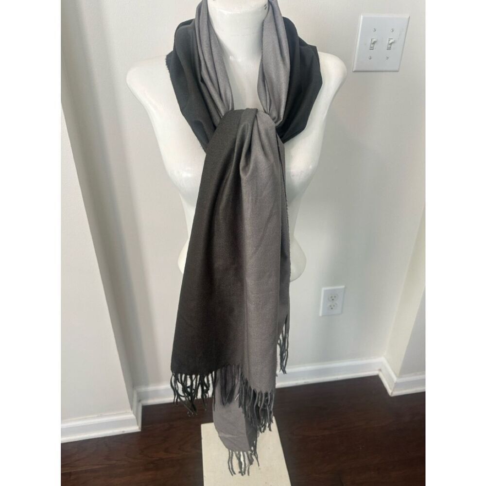 Cashmere Firenze Italia Gray & Charcoal Fringe Scarf